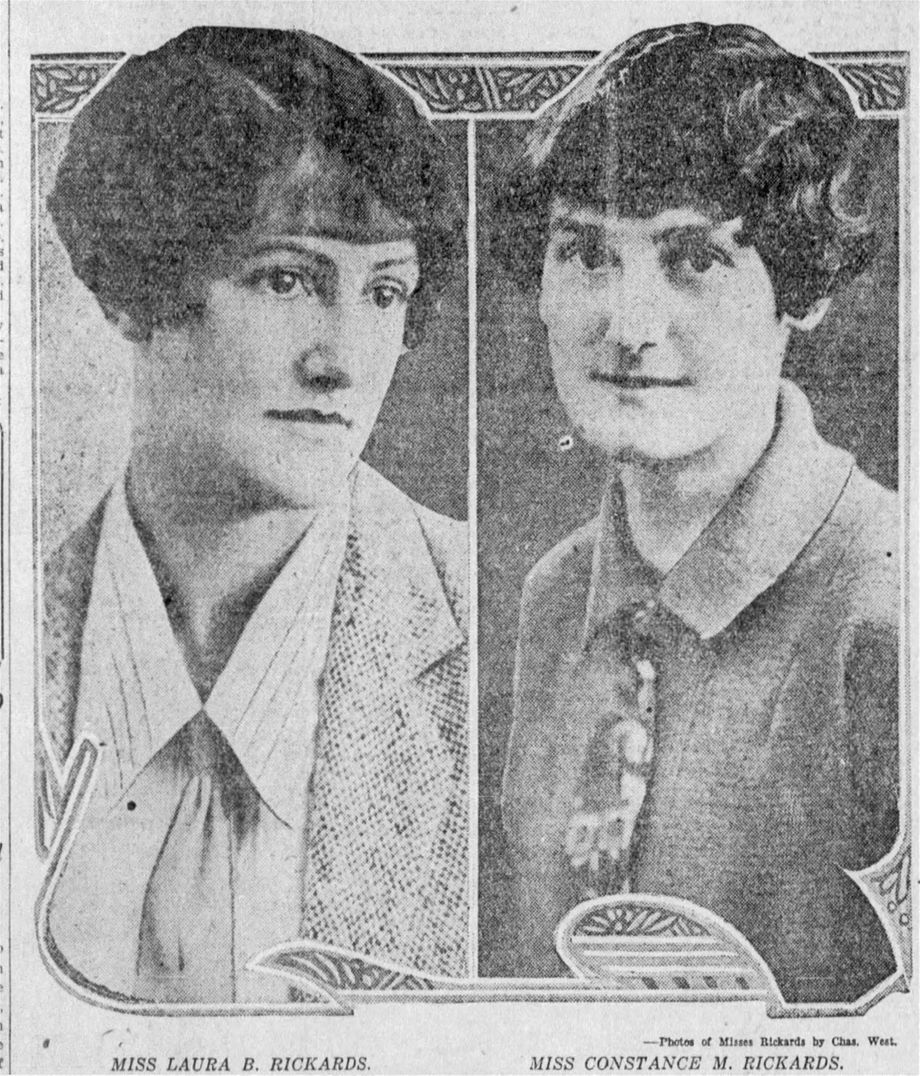 Laura Béatrice Rickards épouse F. Norman Harling à Vancouver en 1926.  Mariage double, sa soeur Constance se marie en même temps. Photo de The  Province, 14 nov. 1926.