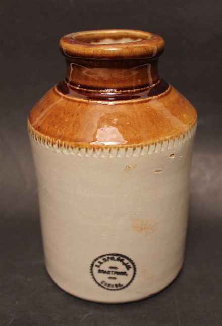 Jarre de la Brantford Stoneware Manufacturing Co. 1894-1906.